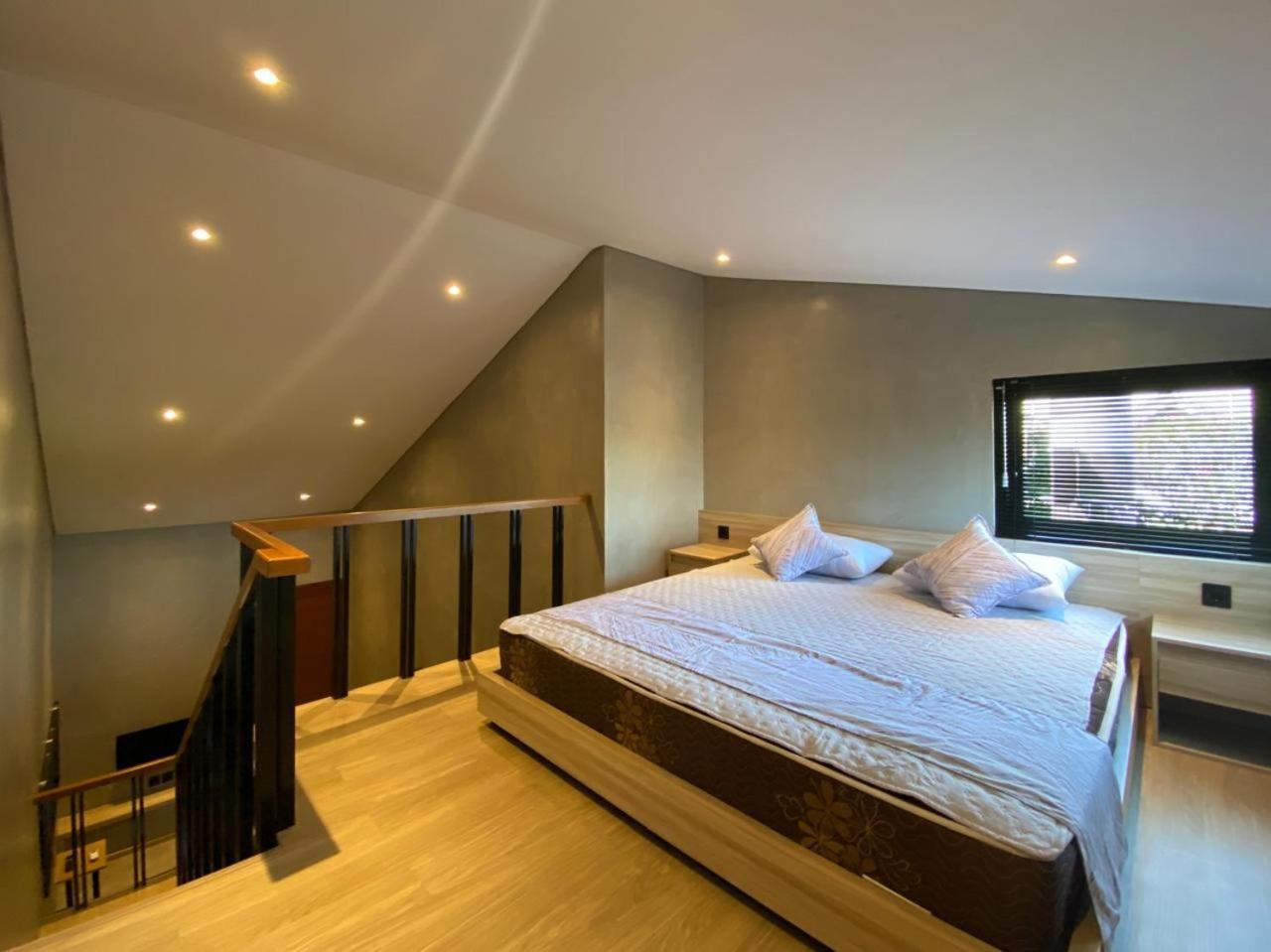 Surfer Garden Mezzanine